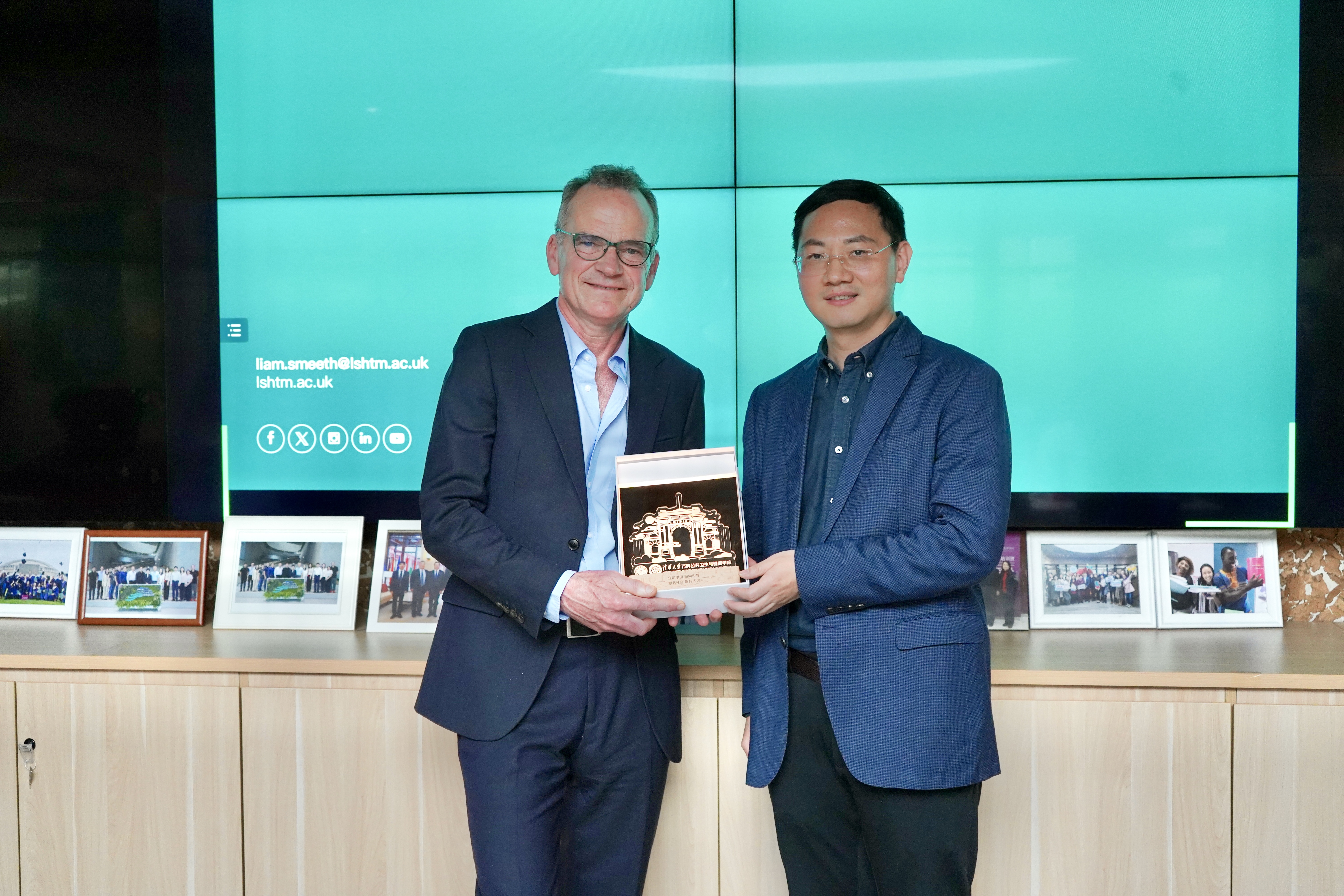 伦敦卫生与热带病医学院院校长 Liam Smeeth 教授来访拷贝漫画
