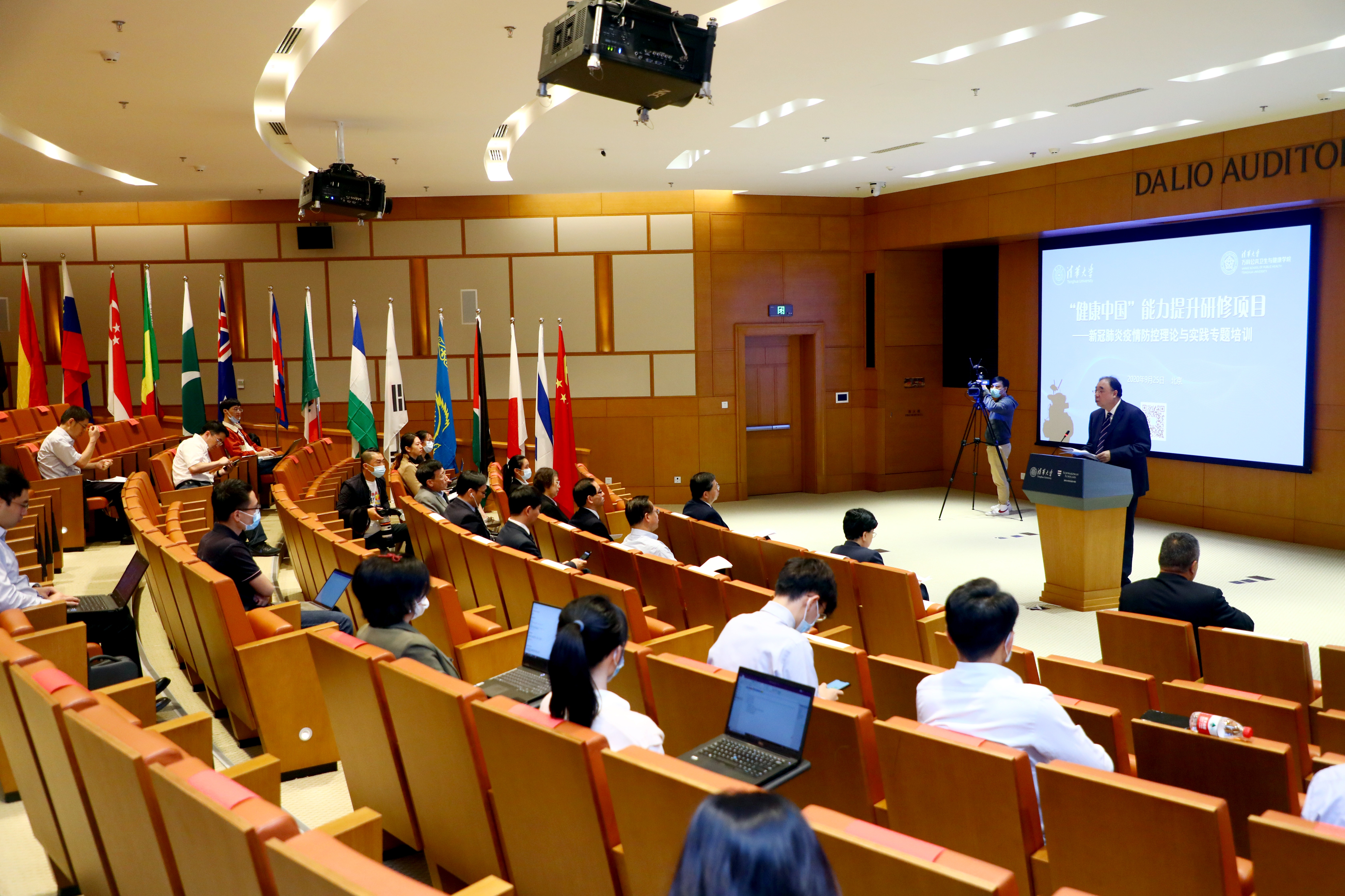 【视频】拷贝漫画
举办新型冠状肺炎疫情防控理论与实践专题培训