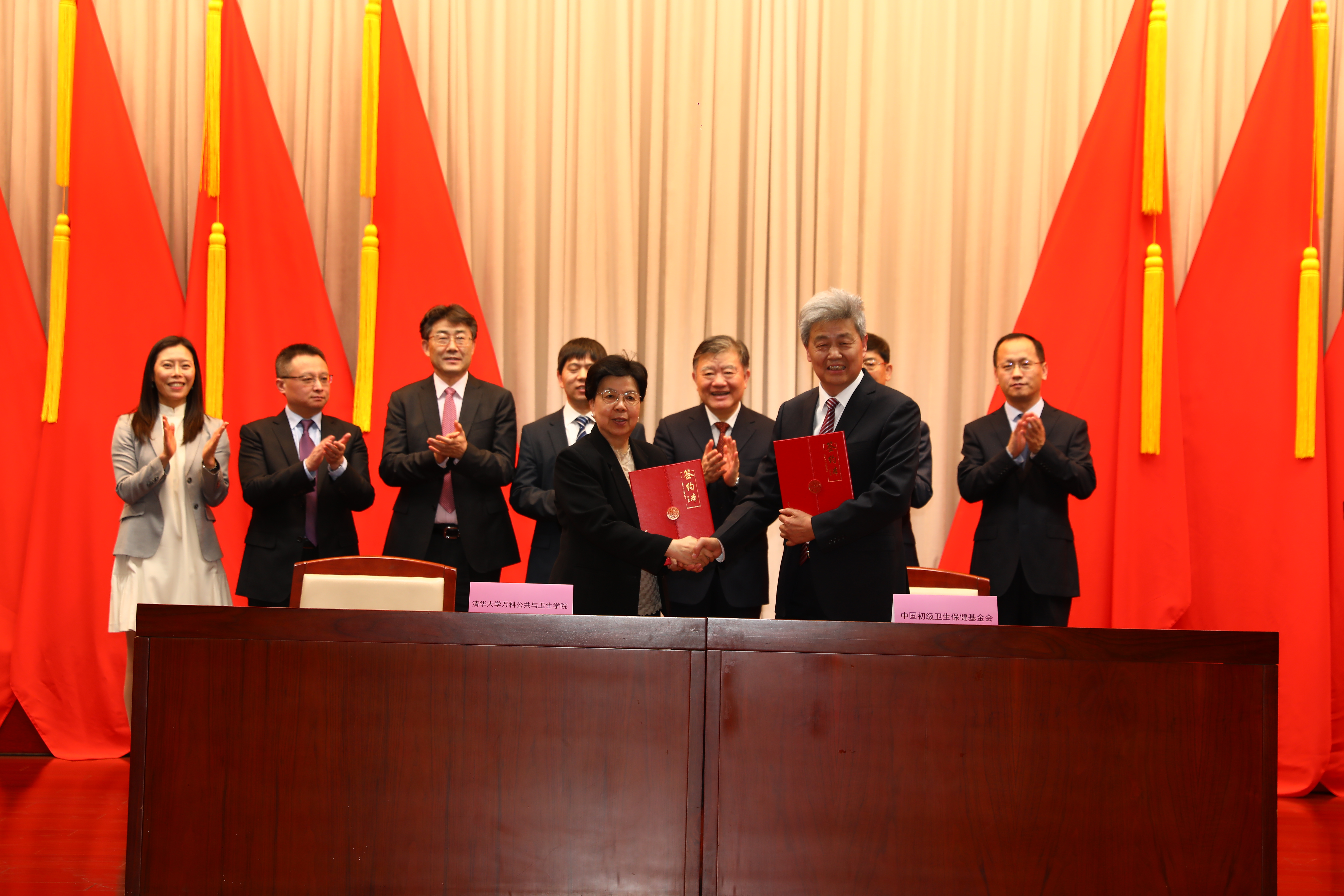 拷贝漫画
与中国初级卫生保健基金会签署合作备忘录